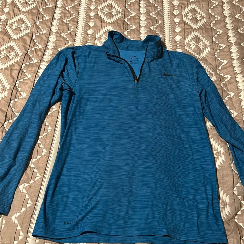 Men’s Nike dry fit quarter zip. Size S